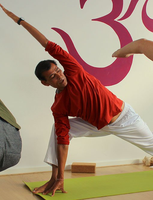 yoga teacher akhilesh bodhi