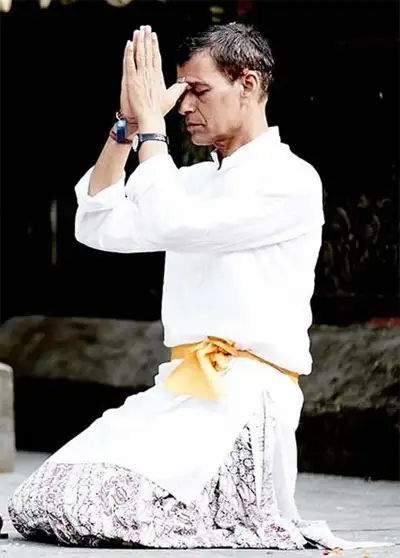 yoga teacher in bali - Akhilesh Bodhi