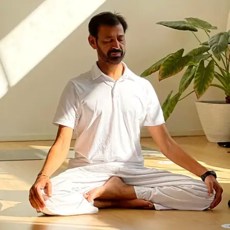 yogaschoolingoa-768x897